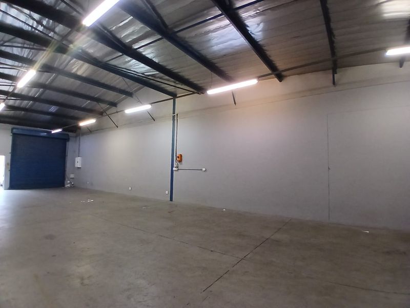 Professional Warehouse at Your Disposal - Photo 7