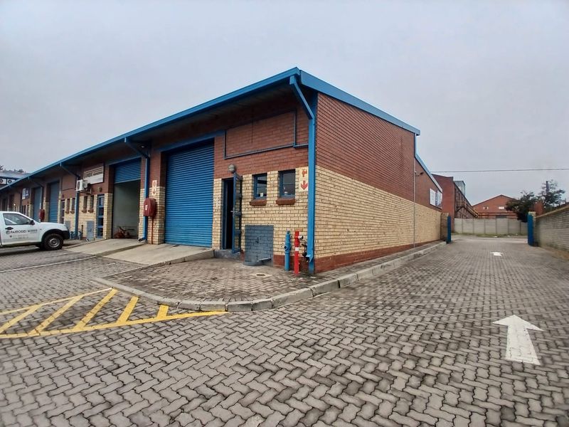 Professional Warehouse at Your Disposal - Photo 4