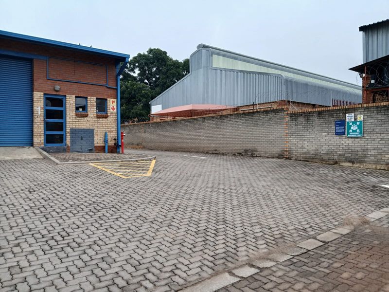 Professional Warehouse at Your Disposal - Photo 2