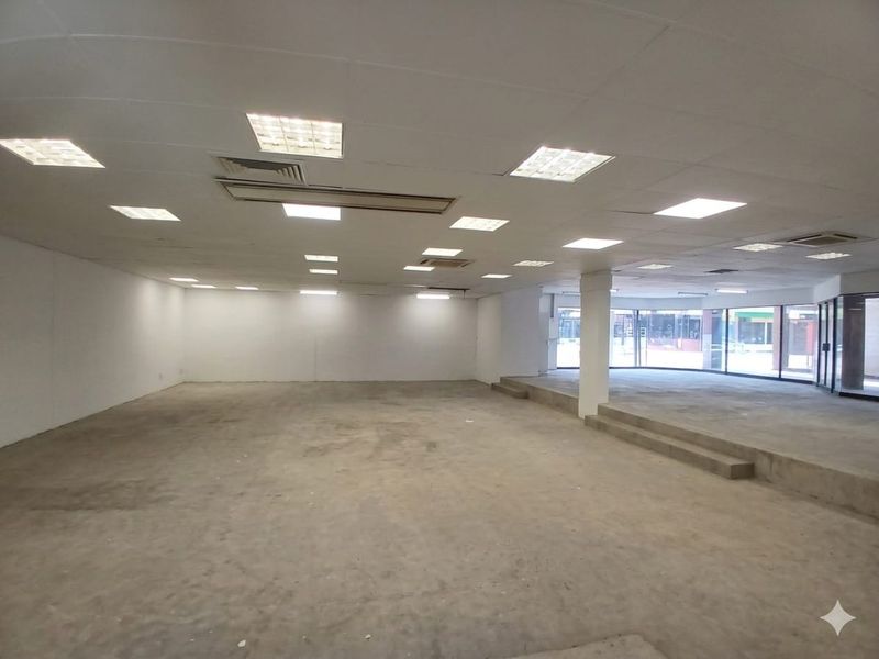 Premium Position for Retail Success - Photo 2