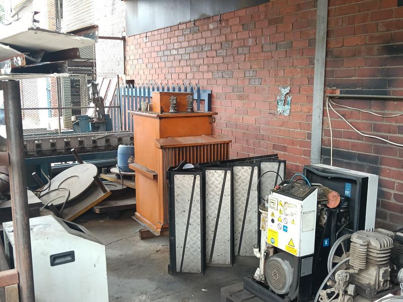 Industrial warehouse for sale - Photo 10