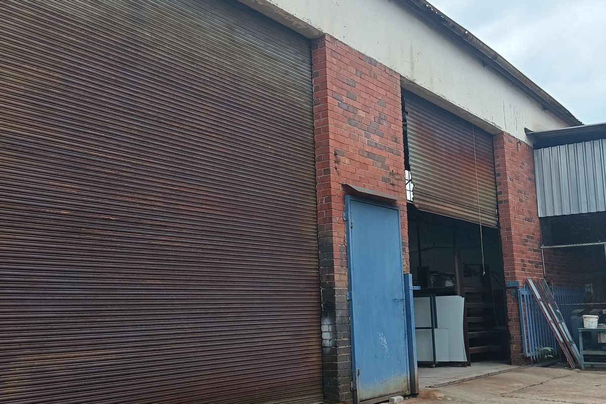 Industrial warehouse for sale - Photo 2