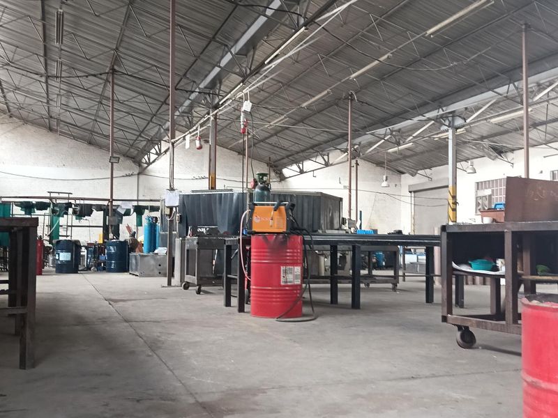 Industrial warehouse for sale - Photo 4