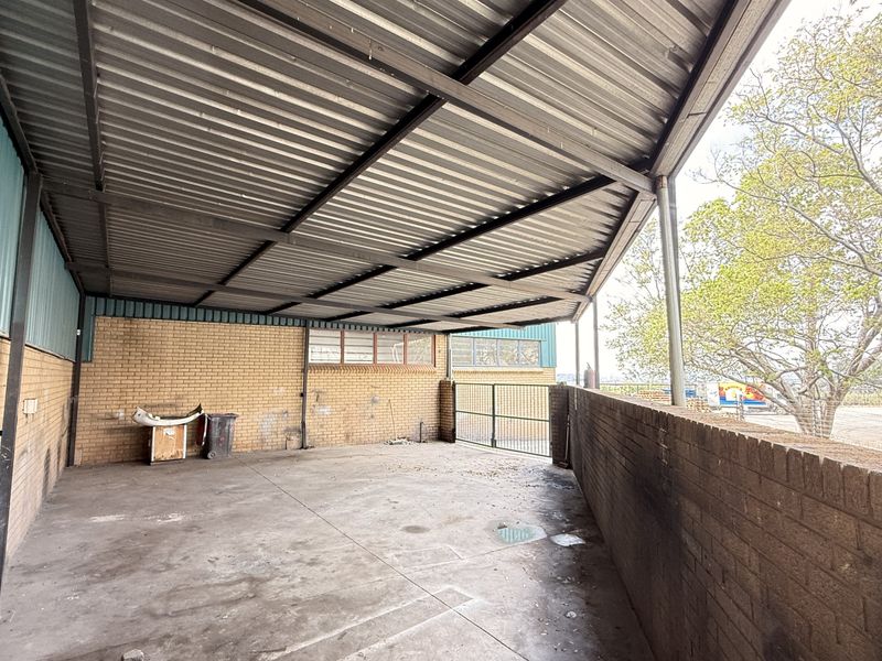 Premium Warehouse Space with Excellent Access, Prime Position in Gateway Industrial Park - Photo 8