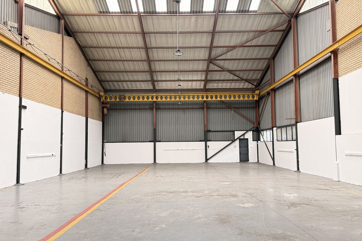Premium Warehouse Space with Excellent Access, Prime Position in Gateway Industrial Park - Photo 3