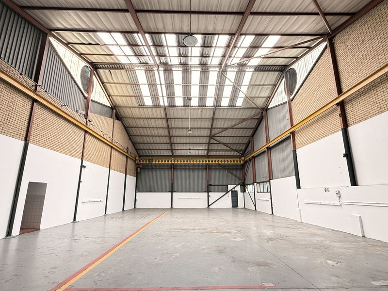 Premium Warehouse Space with Excellent Access, Prime Position in Gateway Industrial Park - Photo 4