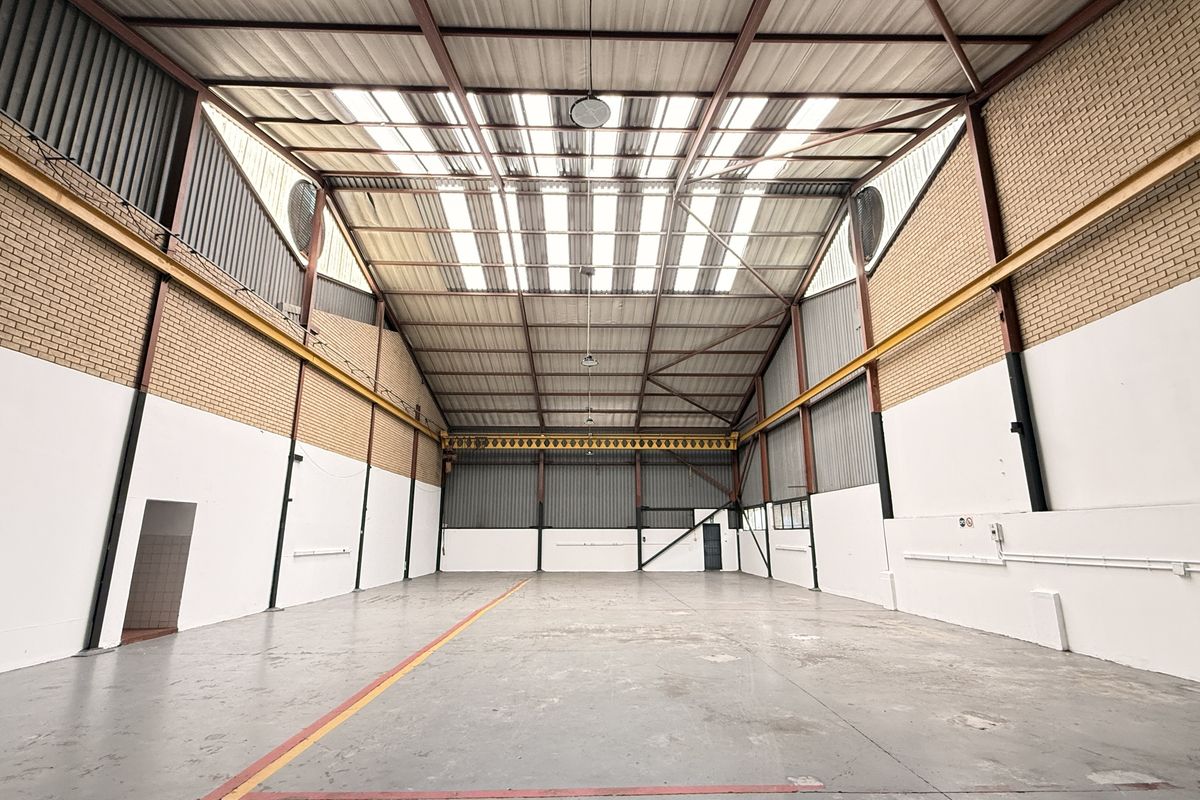 Premium Warehouse Space with Excellent Access, Prime Position in Gateway Industrial Park - Photo 4