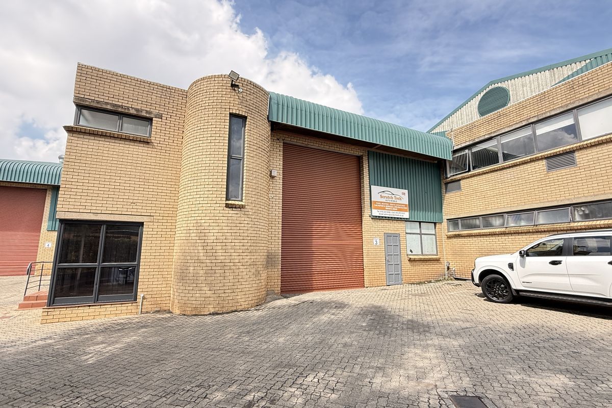 Premium Warehouse Space with Excellent Access, Prime Position in Gateway Industrial Park - Photo 2