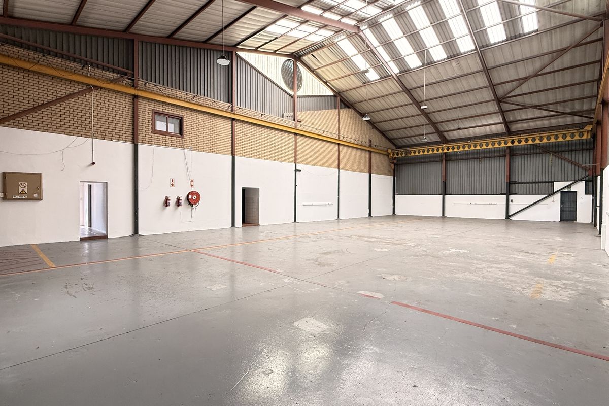 Premium Warehouse Space with Excellent Access, Prime Position in Gateway Industrial Park - Photo 5