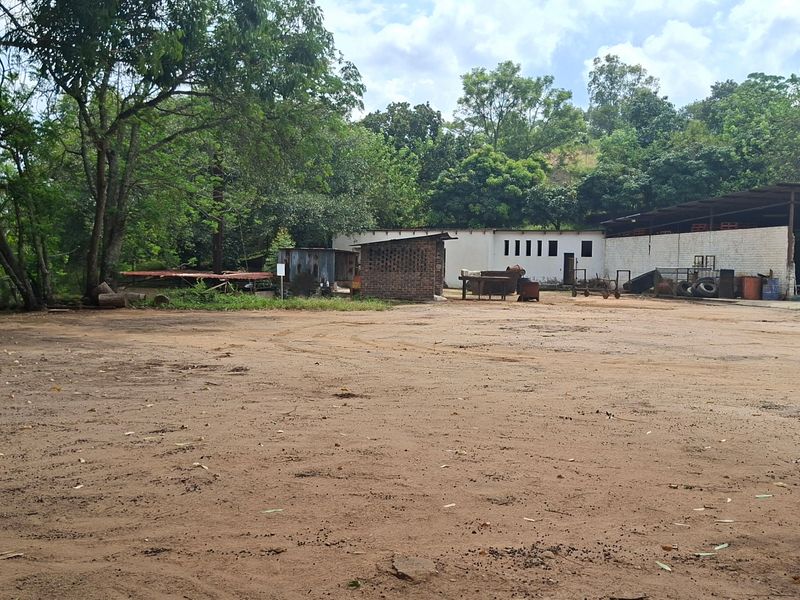 2.7 HACTARE FARM WITH OFFICE AND AMPLE STORAGE OPTIONS- PERFECT FOR LARGE MACHINERY AND TRUCKS - Photo 6