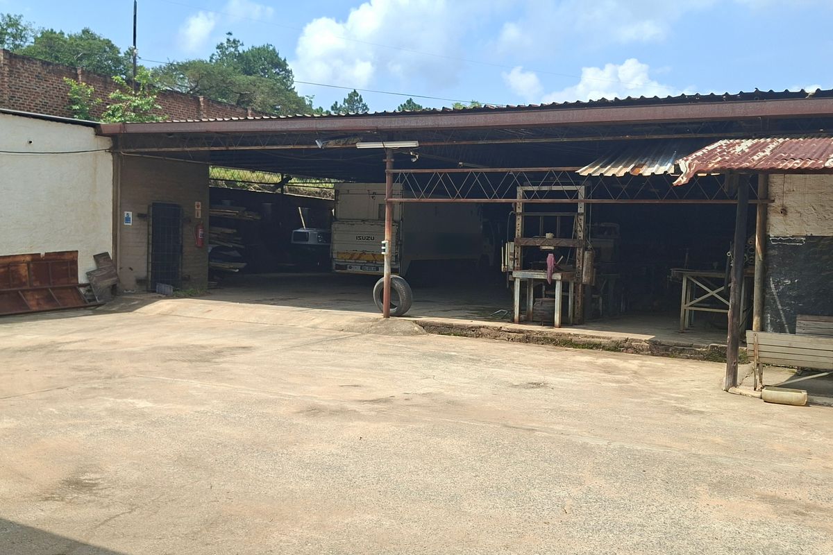 2.7 HACTARE FARM WITH OFFICE AND AMPLE STORAGE OPTIONS- PERFECT FOR LARGE MACHINERY AND TRUCKS - Photo 2