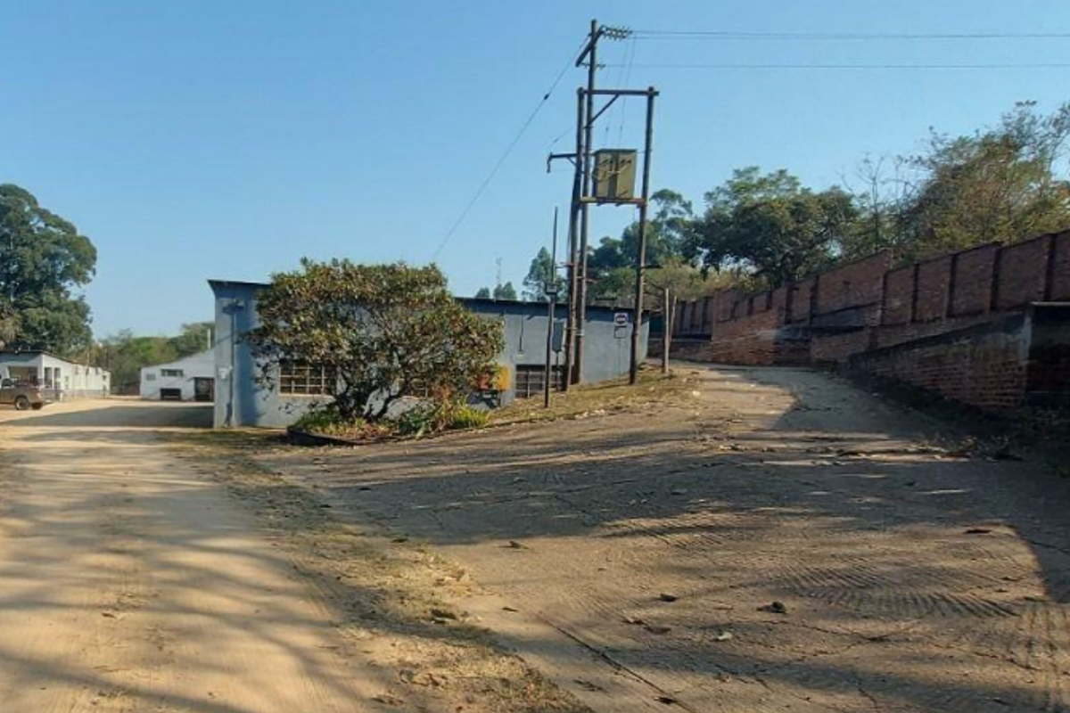2.7 HACTARE FARM WITH OFFICE AND AMPLE STORAGE OPTIONS- PERFECT FOR LARGE MACHINERY AND TRUCKS - Photo 4