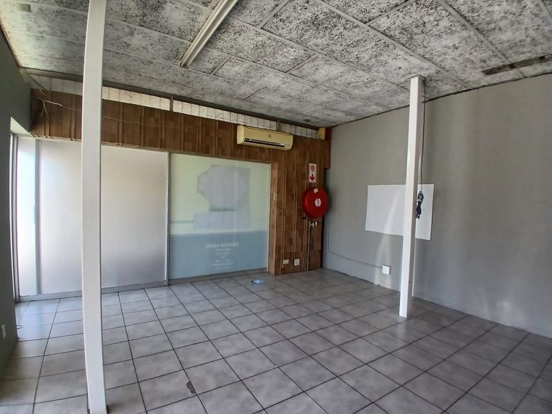 Central Retail Unit with Strong Passing Trade Appeal - Photo 7
