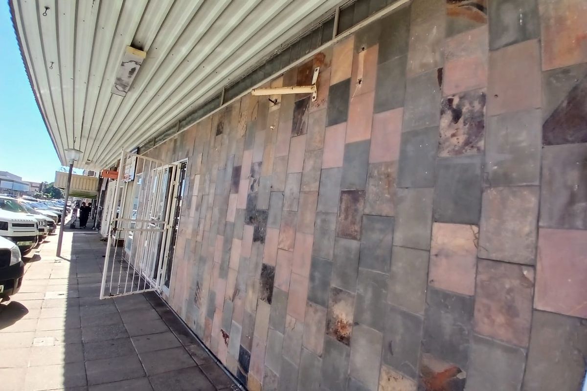 Central Retail Unit with Strong Passing Trade Appeal - Photo 2