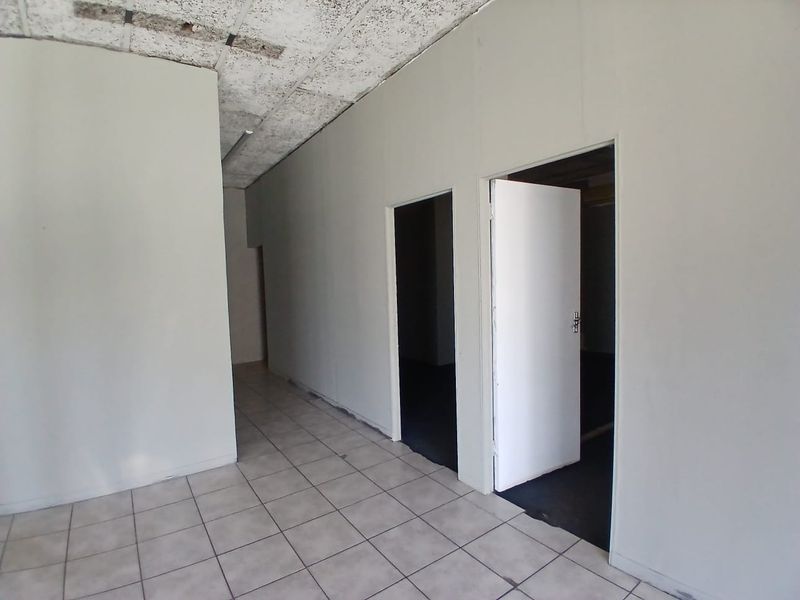 Central Retail Unit with Strong Passing Trade Appeal - Photo 5