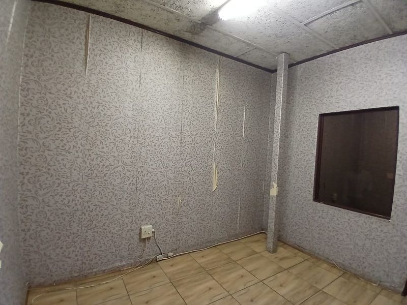 Compact Yet Capable Workspace - Photo 8