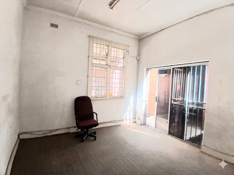 Functional Office Space - Photo 8