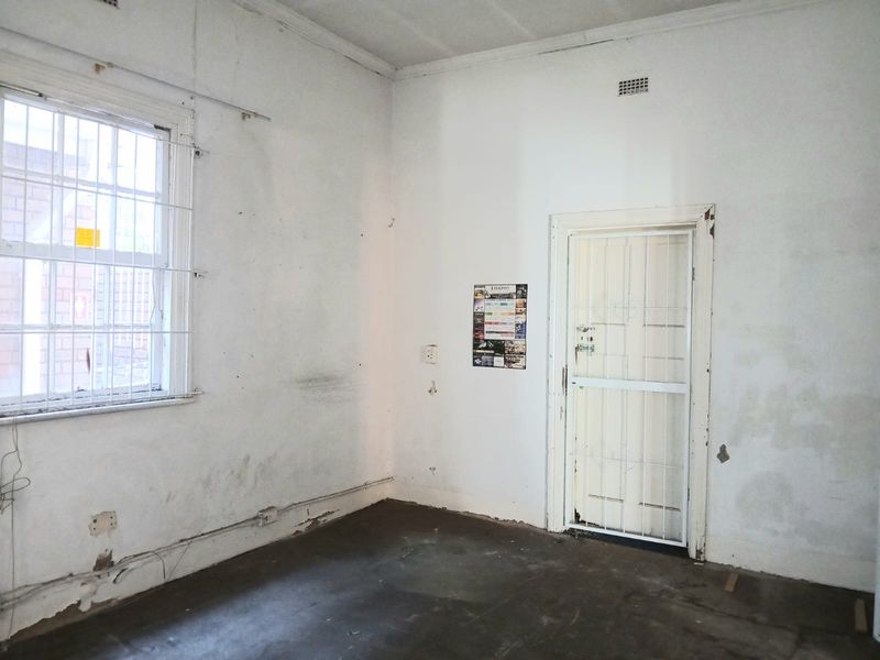 Functional Office Space - Photo 6