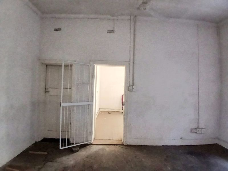 Functional Office Space - Photo 3
