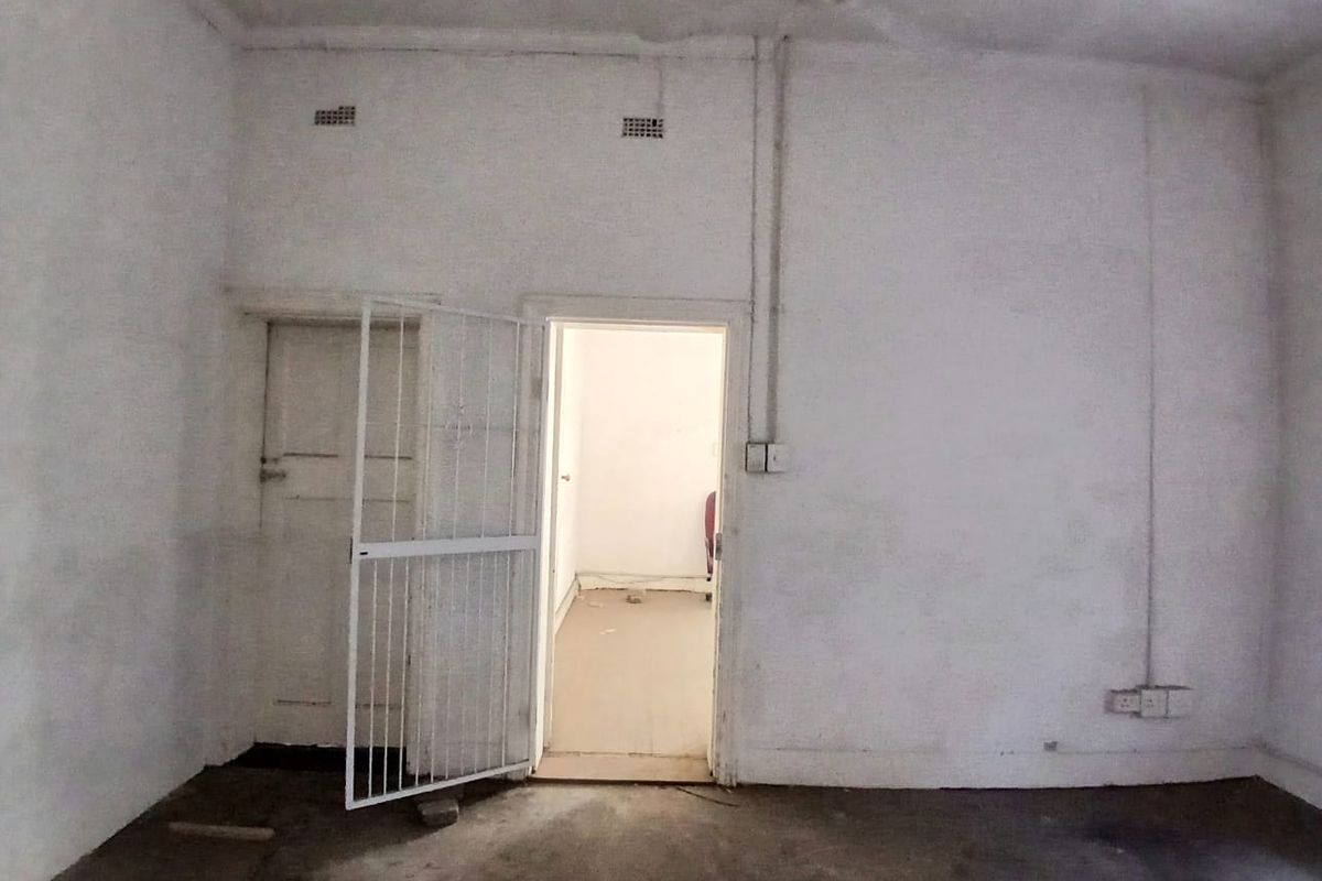 Functional Office Space - Photo 3