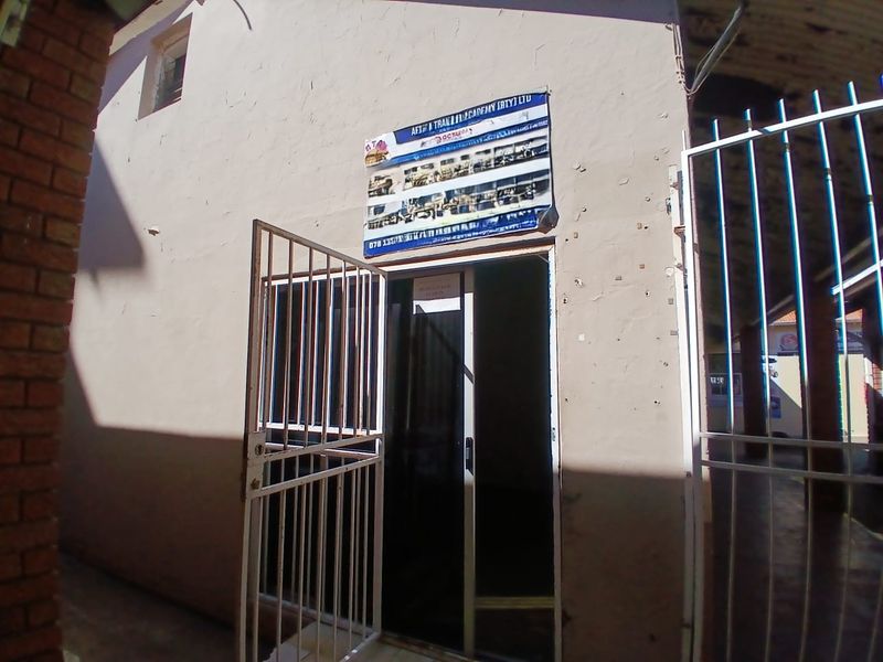 Functional Office Space - Photo 2