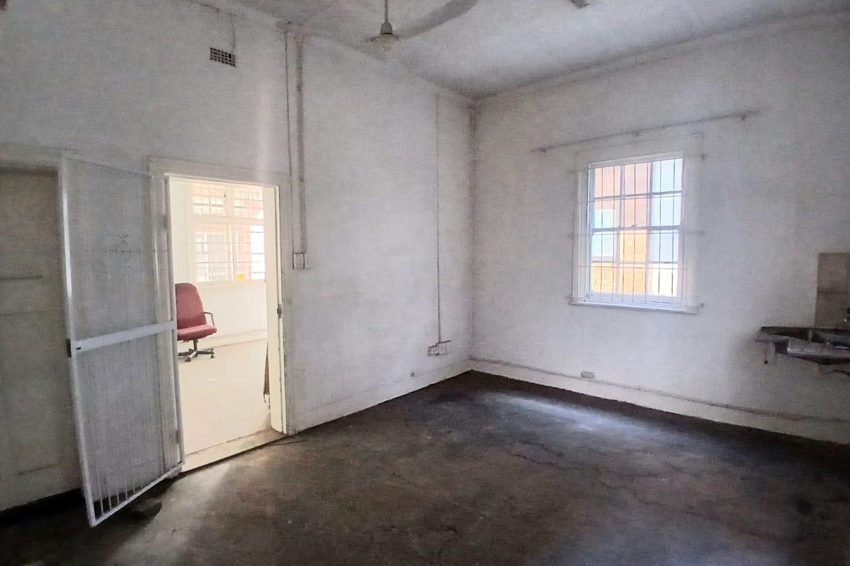Functional Office Space - Photo 4