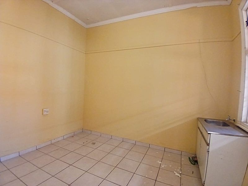 Perfectly Sized Office Solution - Photo 6