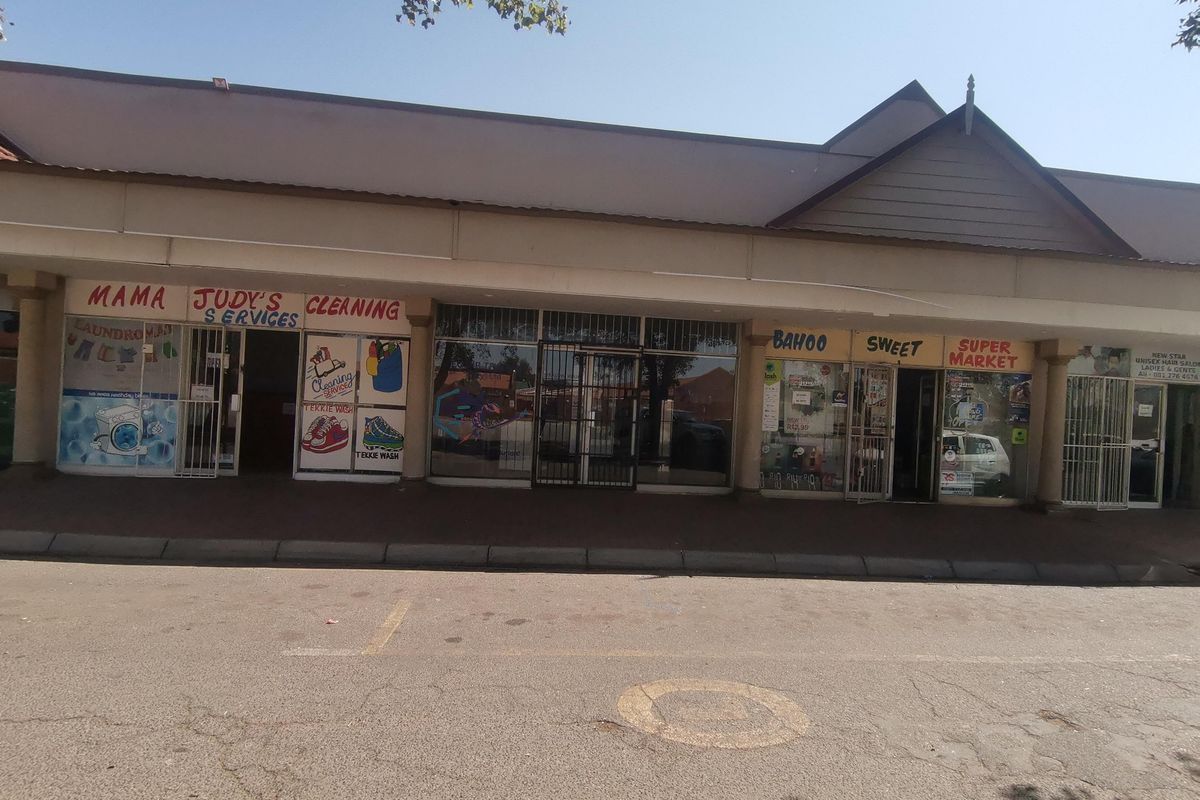 10 Commercial shops for sale in very busy street!! - Photo 3