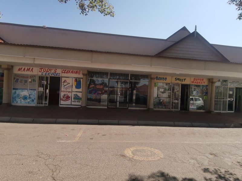 10 Commercial shops for sale in very busy street!! - Photo 3