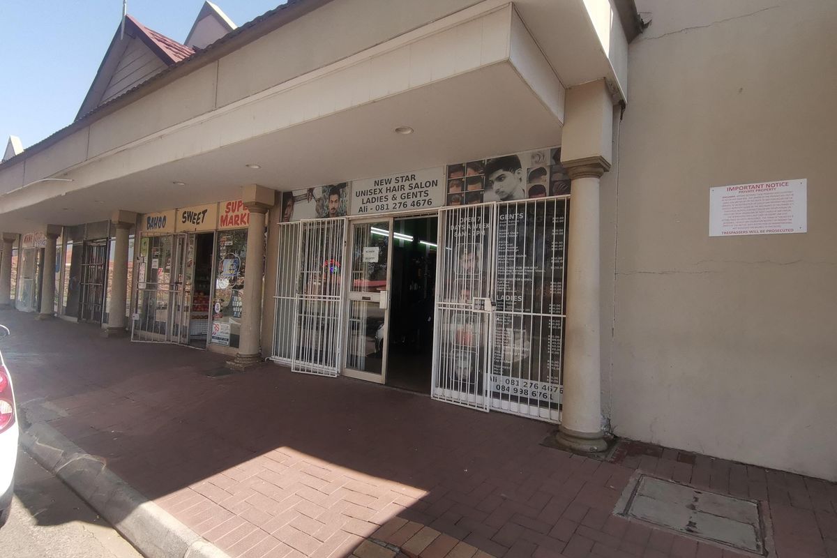 10 Commercial shops for sale in very busy street!! - Photo 2