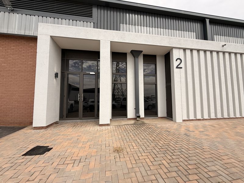 Immaculate 730m2 Warehouse To Let in Eco Glades 3, Prime Highveld Industrial Location - Photo 2