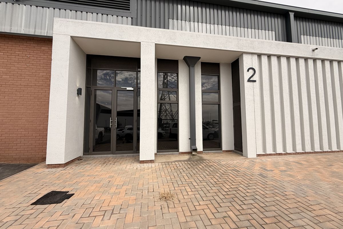 Immaculate 730m2 Warehouse To Let in Eco Glades 3, Prime Highveld Industrial Location - Photo 2