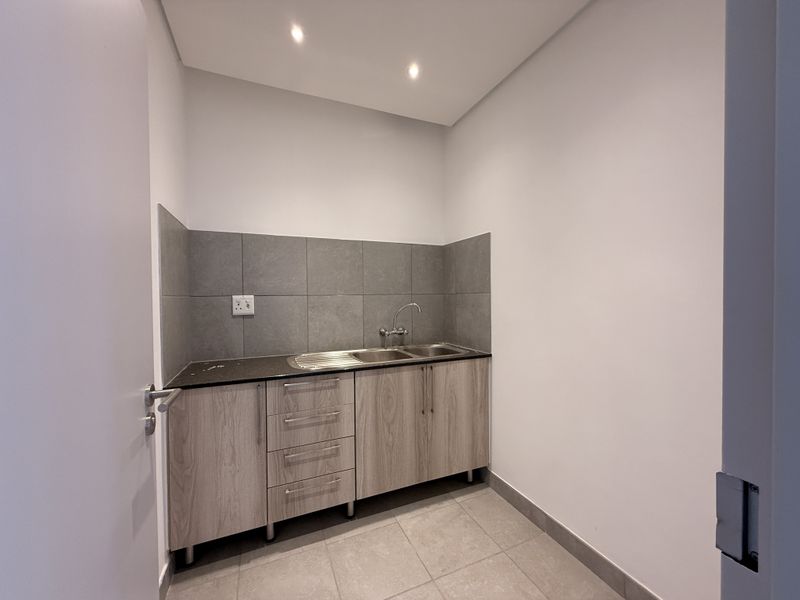 Immaculate 730m2 Warehouse To Let in Eco Glades 3, Prime Highveld Industrial Location - Photo 4