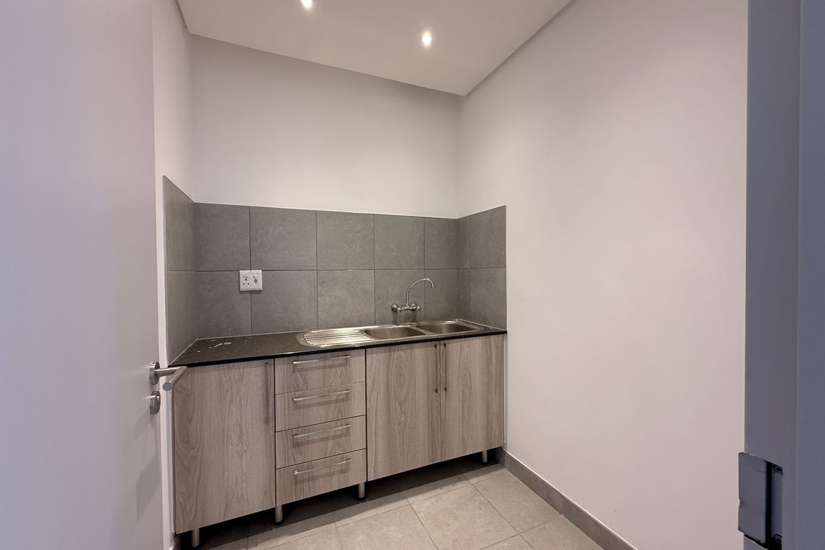 Immaculate 730m2 Warehouse To Let in Eco Glades 3, Prime Highveld Industrial Location - Photo 4