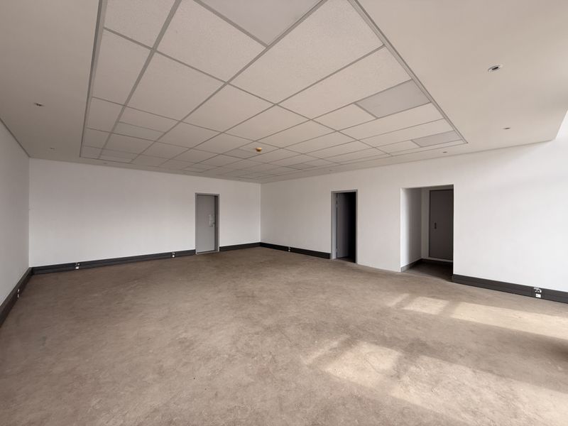Immaculate 730m2 Warehouse To Let in Eco Glades 3, Prime Highveld Industrial Location - Photo 3