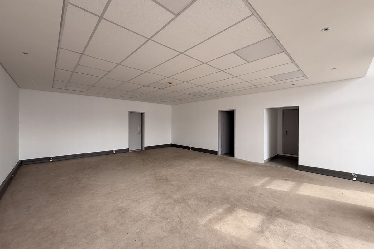 Immaculate 730m2 Warehouse To Let in Eco Glades 3, Prime Highveld Industrial Location - Photo 3