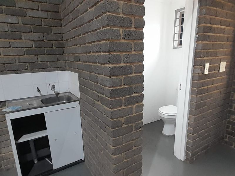 Warehouse and Office Combo Built for Practical Daily Operations, Kyalami - Photo 9