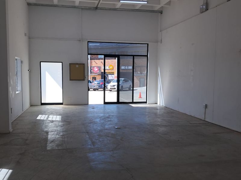 100m2 Warehouse  TO LET in Highveld - Photo 6