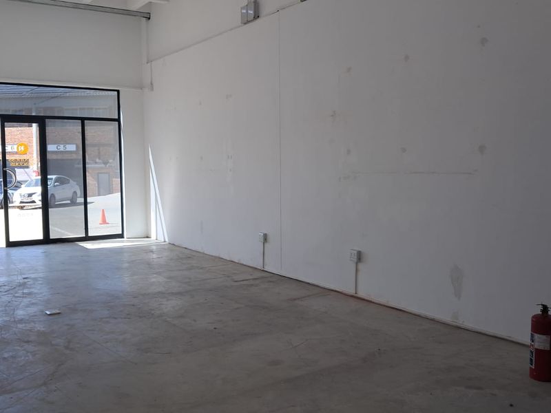 100m2 Warehouse  TO LET in Highveld - Photo 7