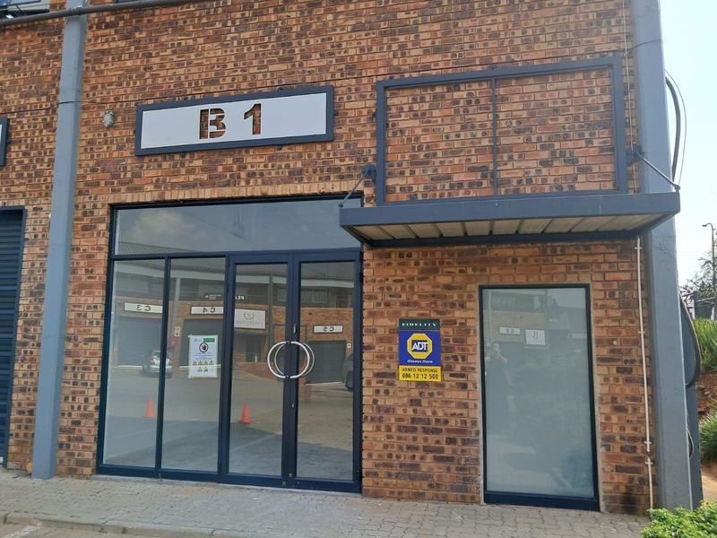 100m2 Warehouse  TO LET in Highveld - Photo 5
