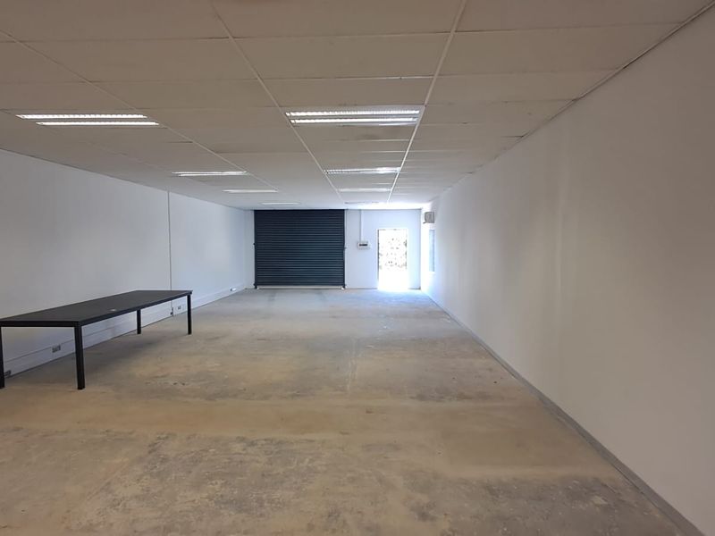 101m2 Warehouse  TO LET in Highveld - Photo 5