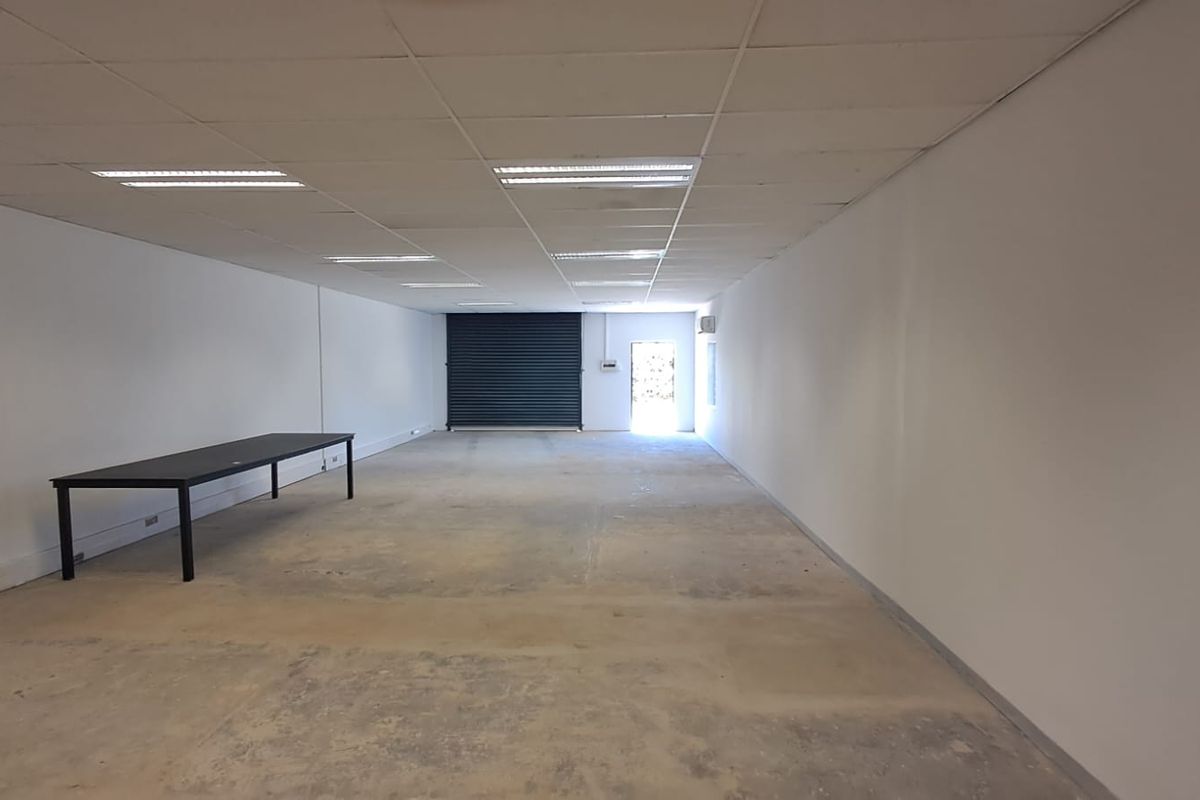 101m2 Warehouse  TO LET in Highveld - Photo 5
