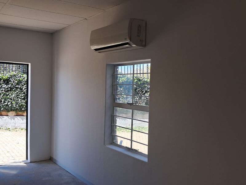 101m2 Warehouse  TO LET in Highveld - Photo 3
