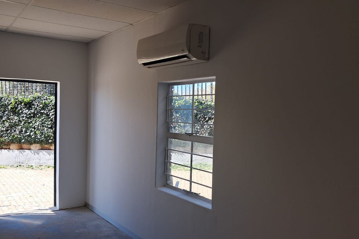 101m2 Warehouse  TO LET in Highveld - Photo 3