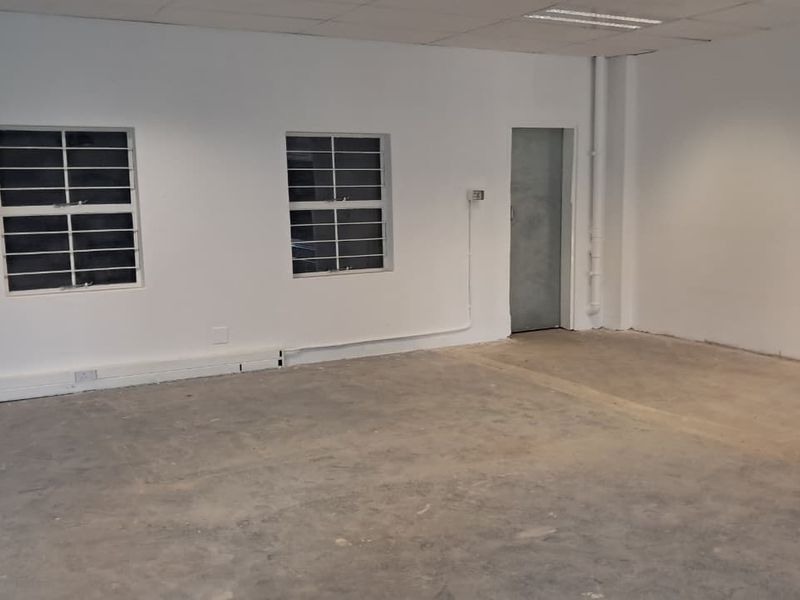 114m2 Warehouse  TO LET in Highveld - Photo 5