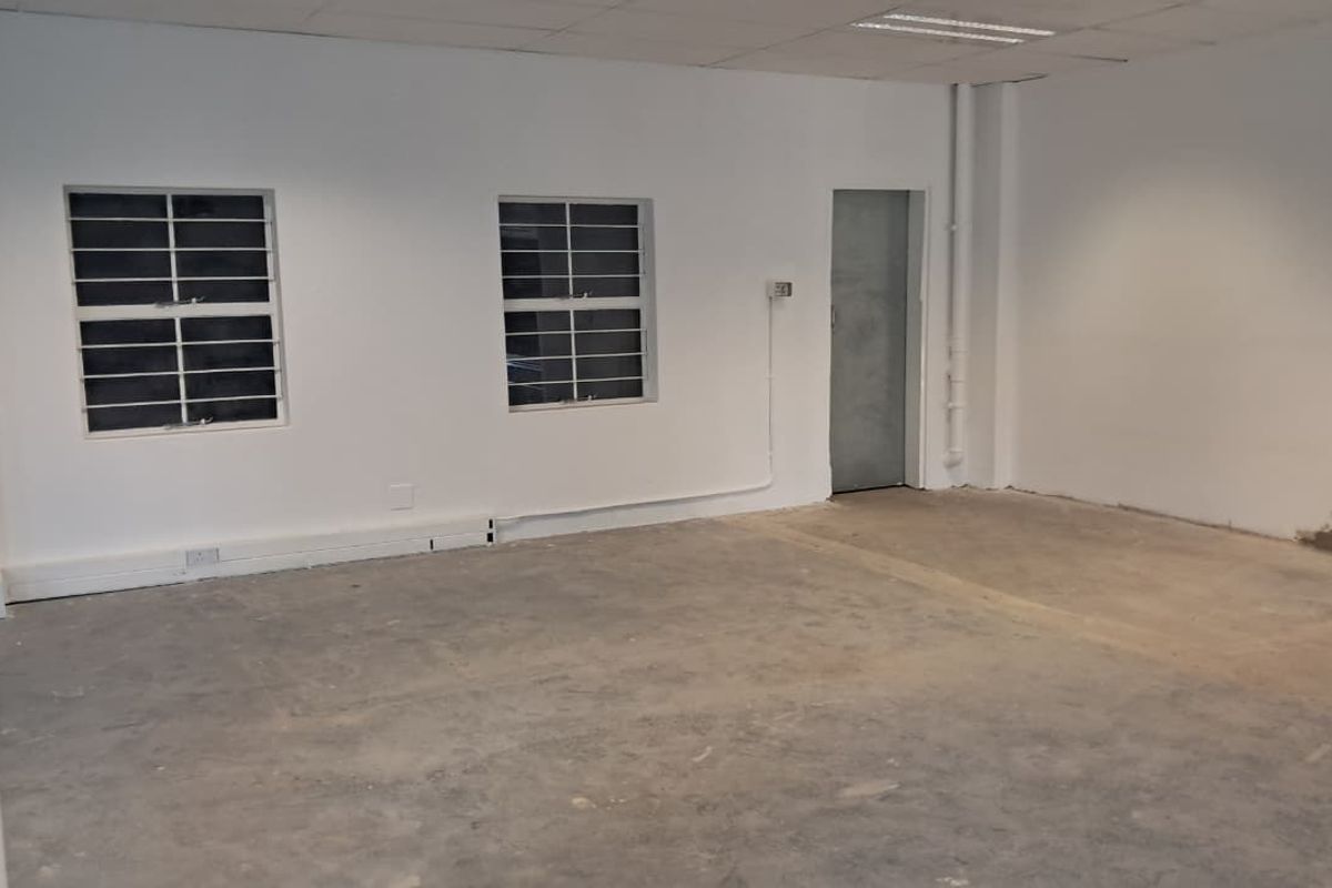 114m2 Warehouse  TO LET in Highveld - Photo 5