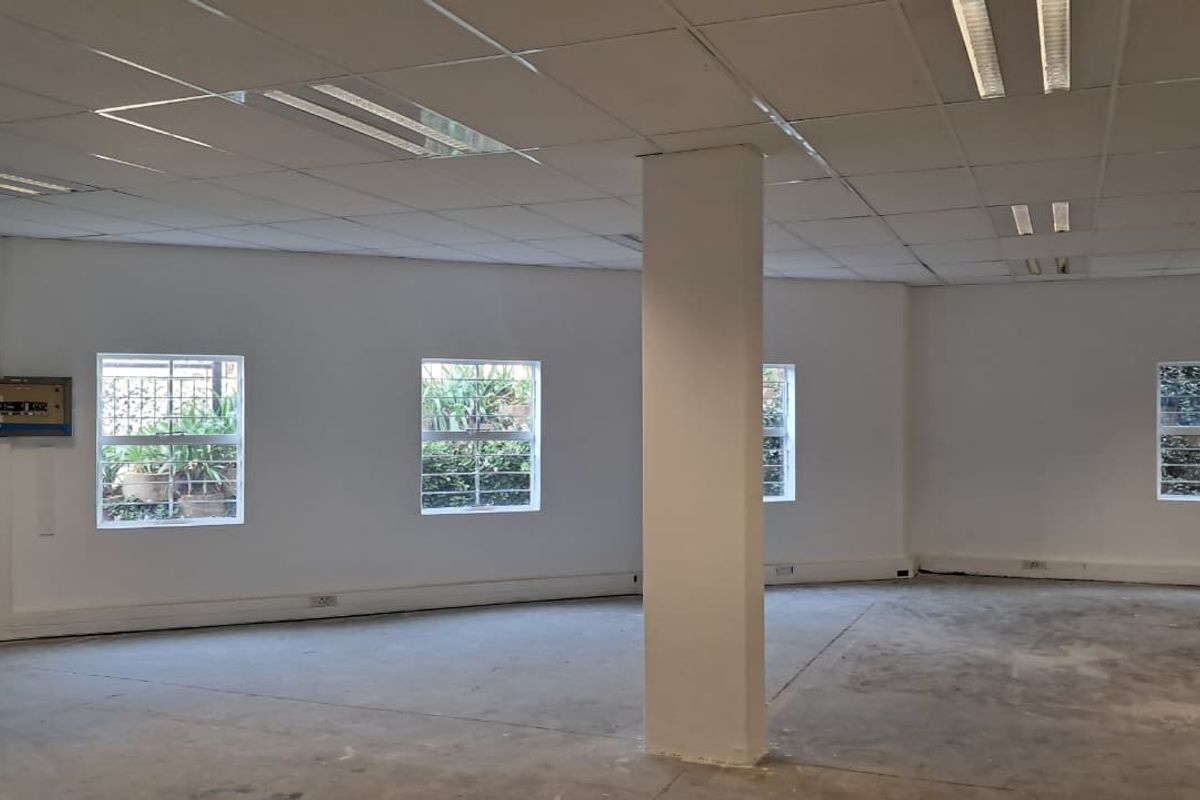 114m2 Warehouse  TO LET in Highveld - Photo 2