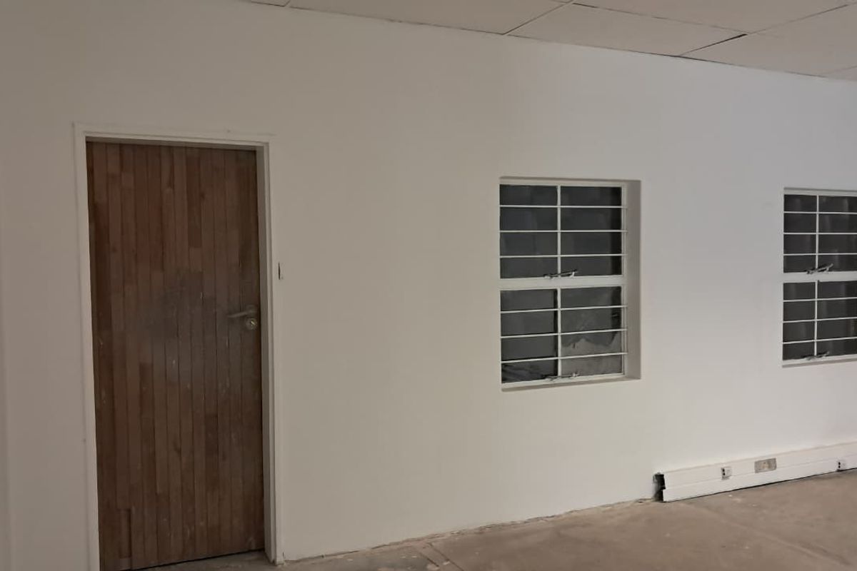 114m2 Warehouse  TO LET in Highveld - Photo 4