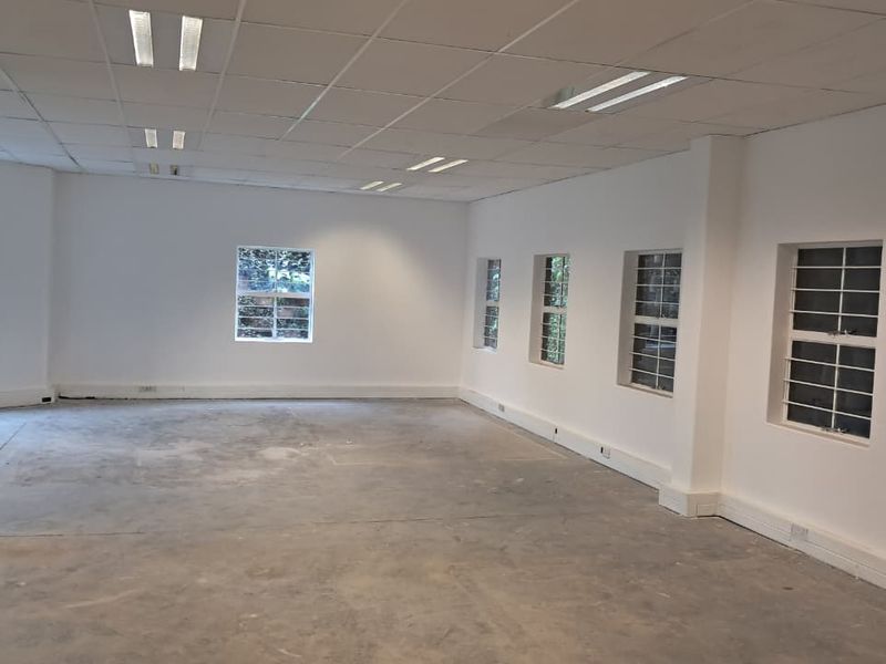 114m2 Warehouse  TO LET in Highveld - Photo 6
