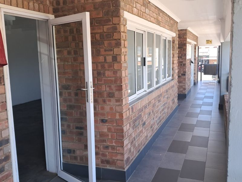 293m2 Office TO LET in Highveld - Photo 2
